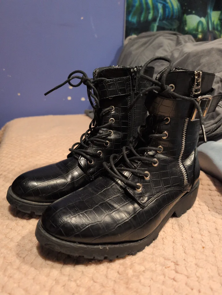 Black Army Boots (Size 7/7.5) thumbnail