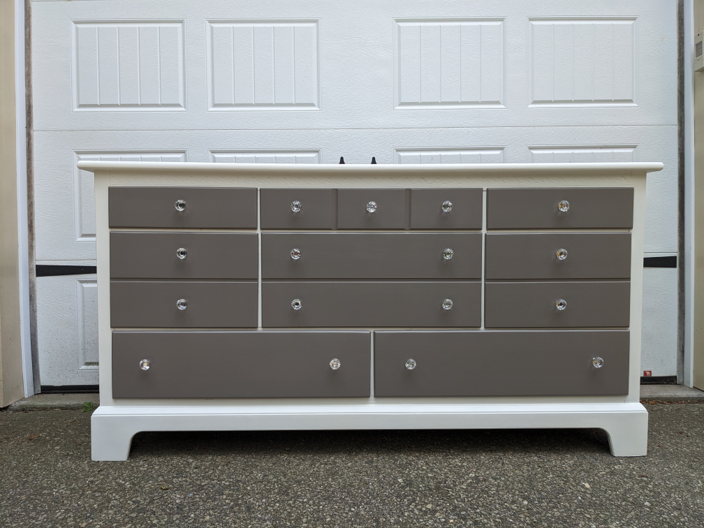 8 Drawer Dresser In Solid Wood -Like New
