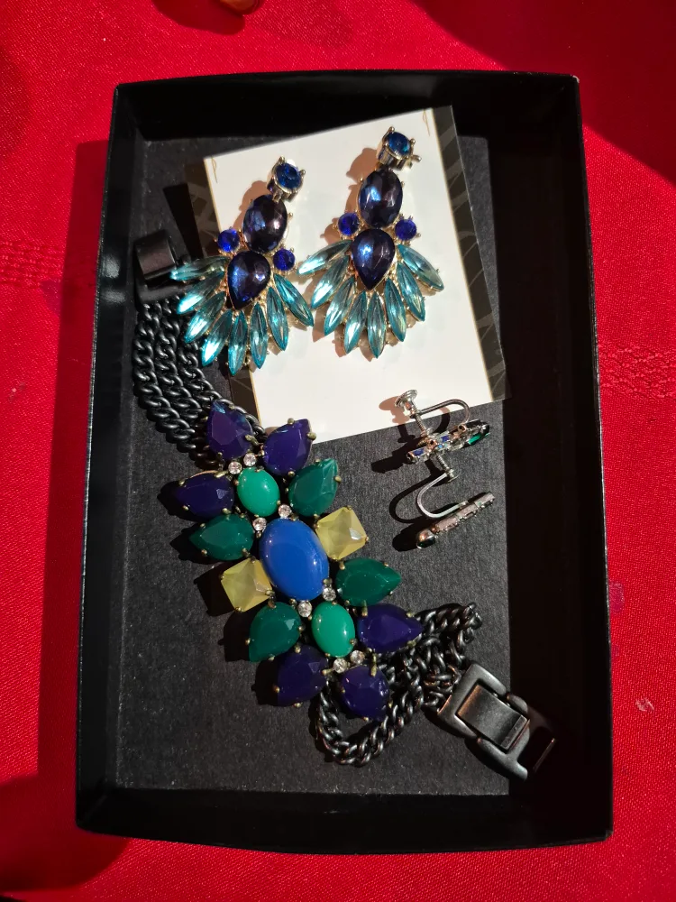 jewlery set thumbnail