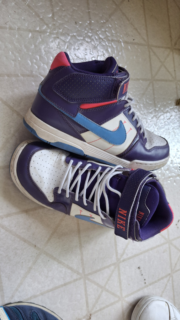 Nike High Top Sneakers - Size US 6.5Y
