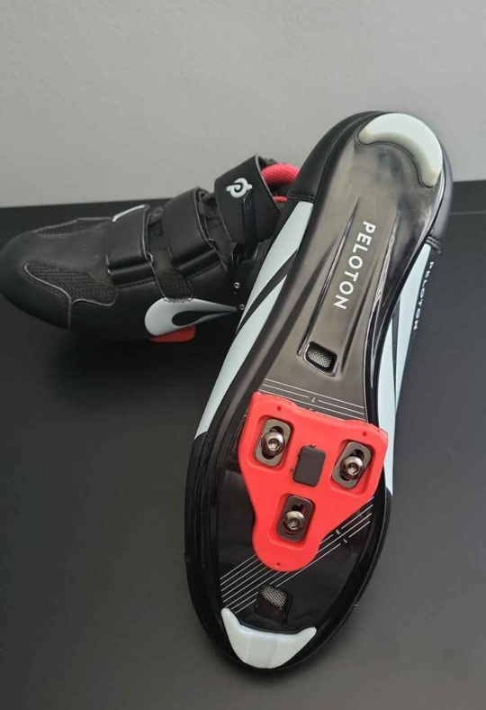Peloton Cycling Shoes - Size 43 - photo 2