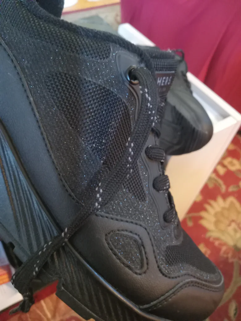 Skechers Women's Size 7.5 Black Sneakers image indicator(3)