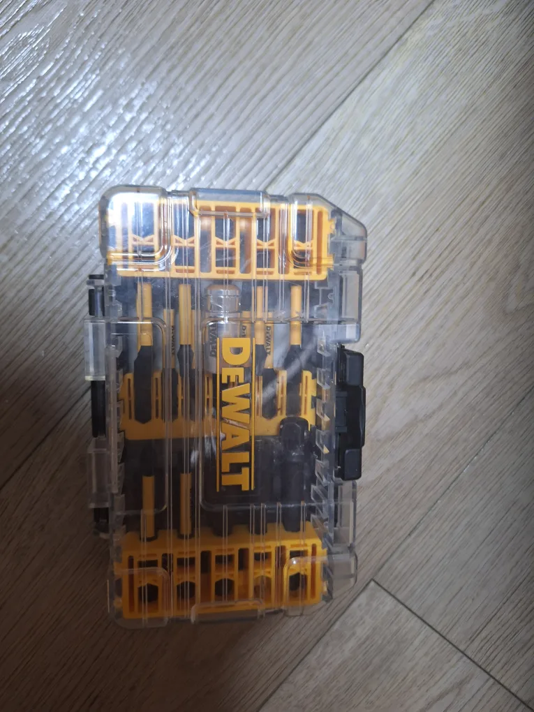 DeWALT DCB107 Charger & 20V MAX Impact  & Drill bit set image indicator(2)