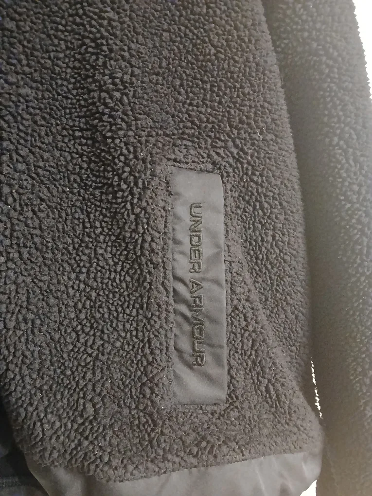 Under Armour black sherpa hoodie, size medium (M) image indicator(2)