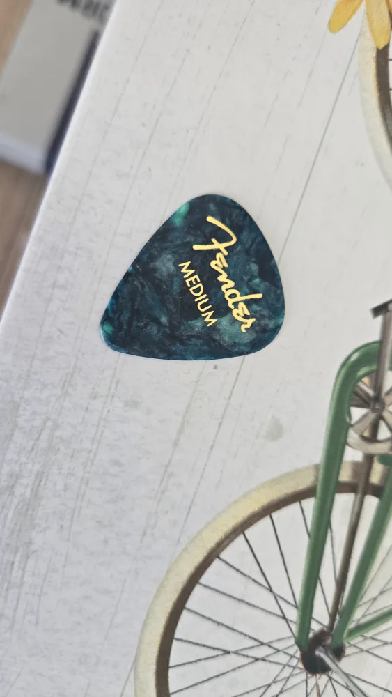 Fender Medium Guitar Pick #freecycle thumbnail