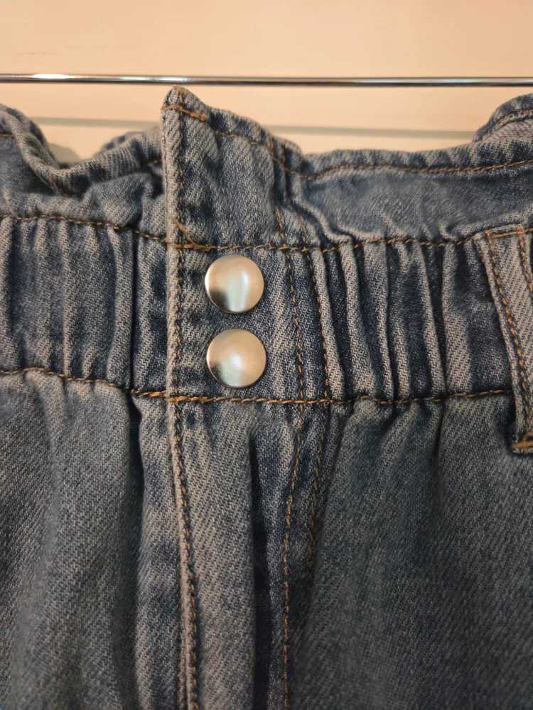 #freecycle Denim Shorts Paperbag High Waisted Raw Hem Size 6 image indicator(2)