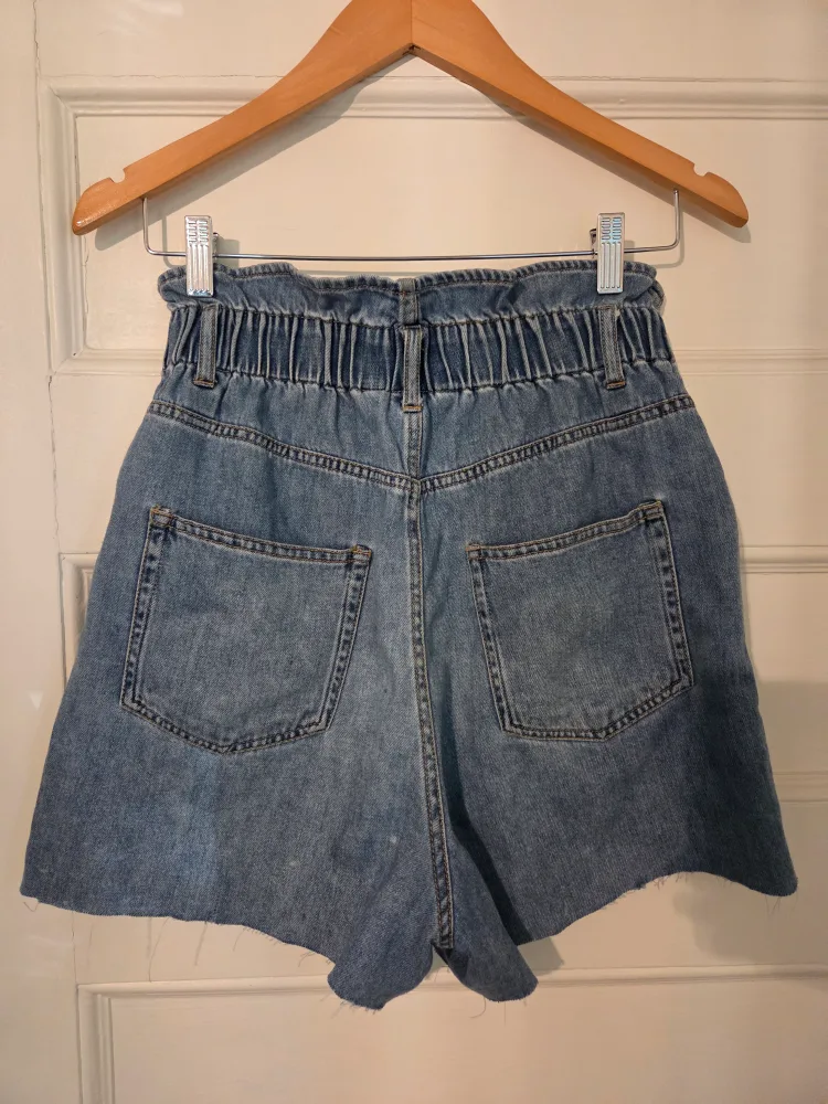 #freecycle Denim Shorts Paperbag High Waisted Raw Hem Size 6 image indicator(3)