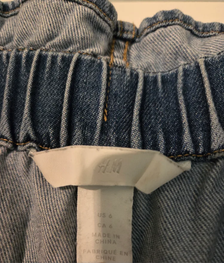 #freecycle Denim Shorts Paperbag High Waisted Raw Hem Size 6 image indicator(4)