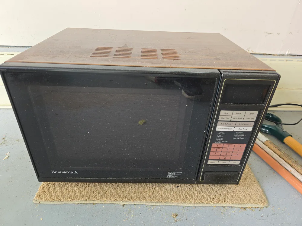 Beaumark Three Wave System Microwave thumbnail
