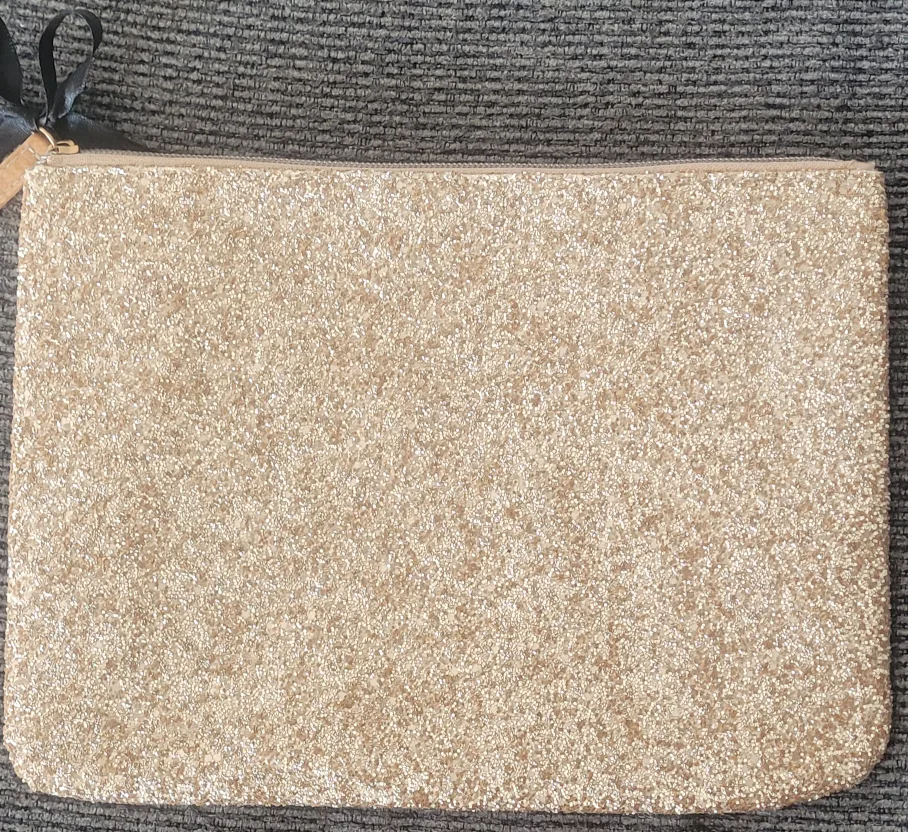 Cosmetic Bag + Freebie thumbnail
