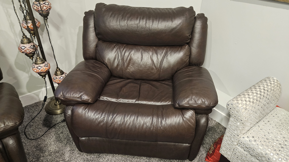 🛋 FREE Reclining Sofas – Must Go! 🛋 - photo 2