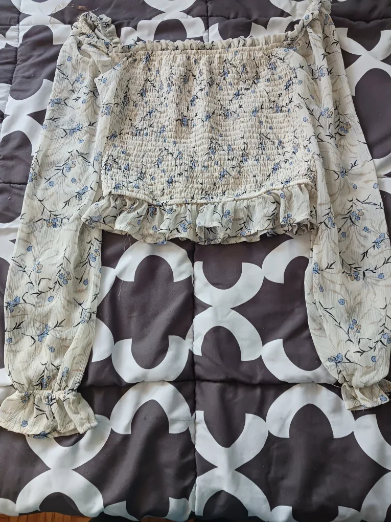 Mixed Lot of Women's Tops thumbnail