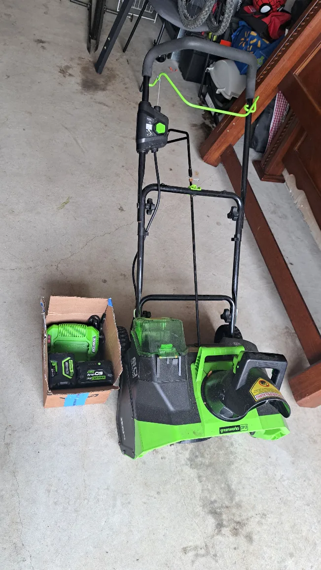 Greenworks Pro 60V Battery Charger & 2 Batteries thumbnail
