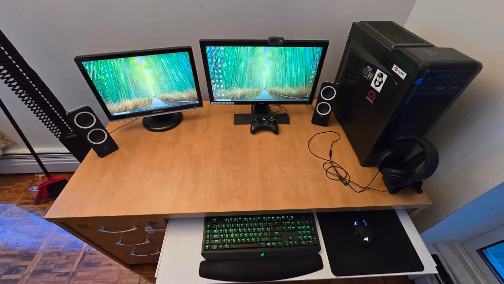 Gaming PC, Razer Keyboard, Logitech Speakers, and More thumbnail