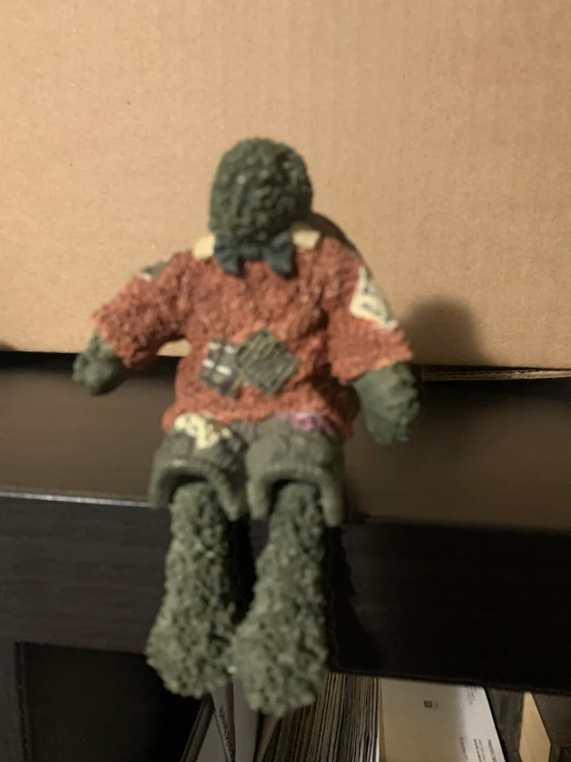 $20 enesco Tompkins trunk shelf sitter (1998) thumbnail