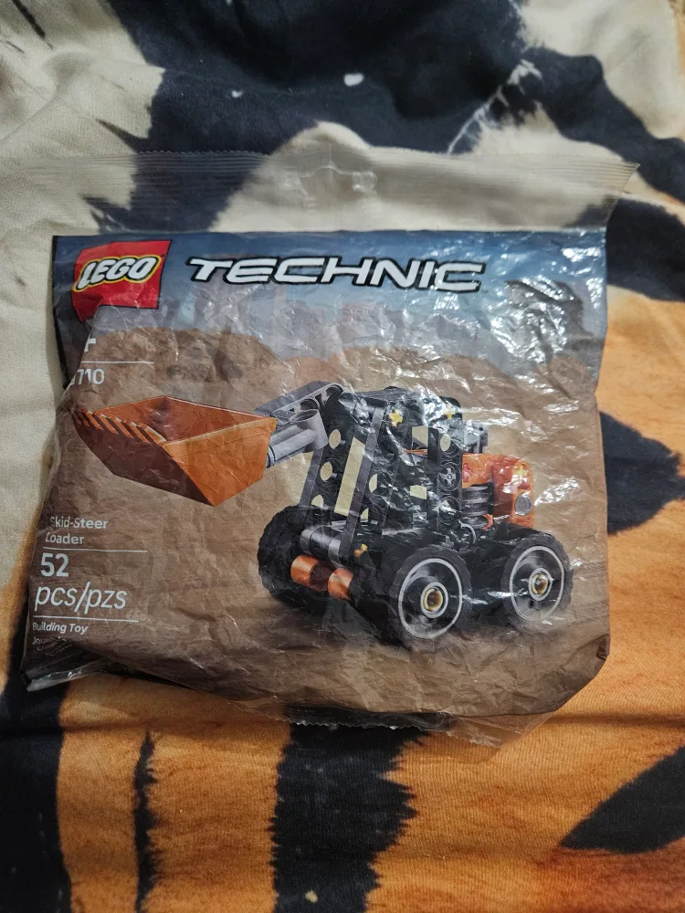 New LEGO Technic Skid Steer Loader 42116 thumbnail