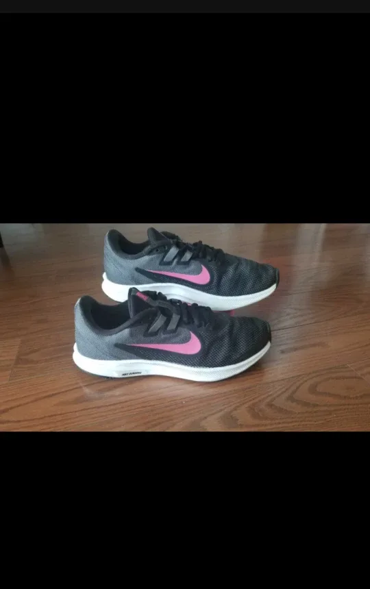 Nike Women's Shoes Size 7.5 image indicator(3)