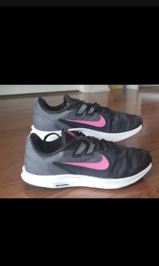 Nike Women's Shoes Size 7.5 image indicator(4)