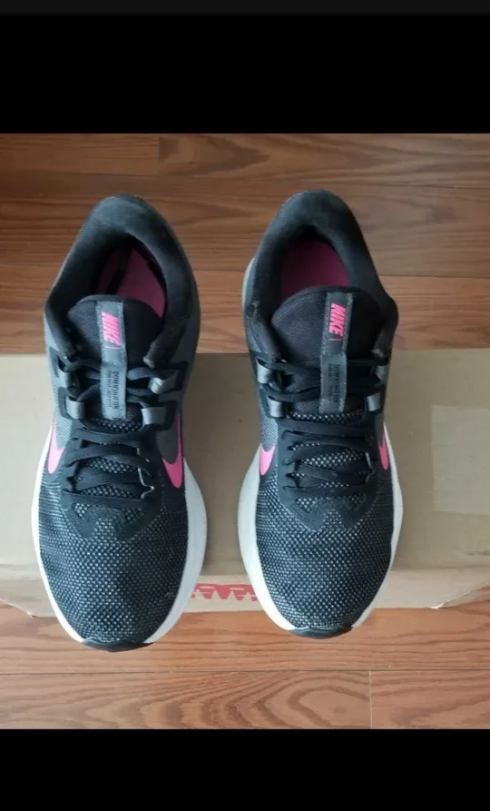 Nike Women's Shoes Size 7.5 image indicator(5)