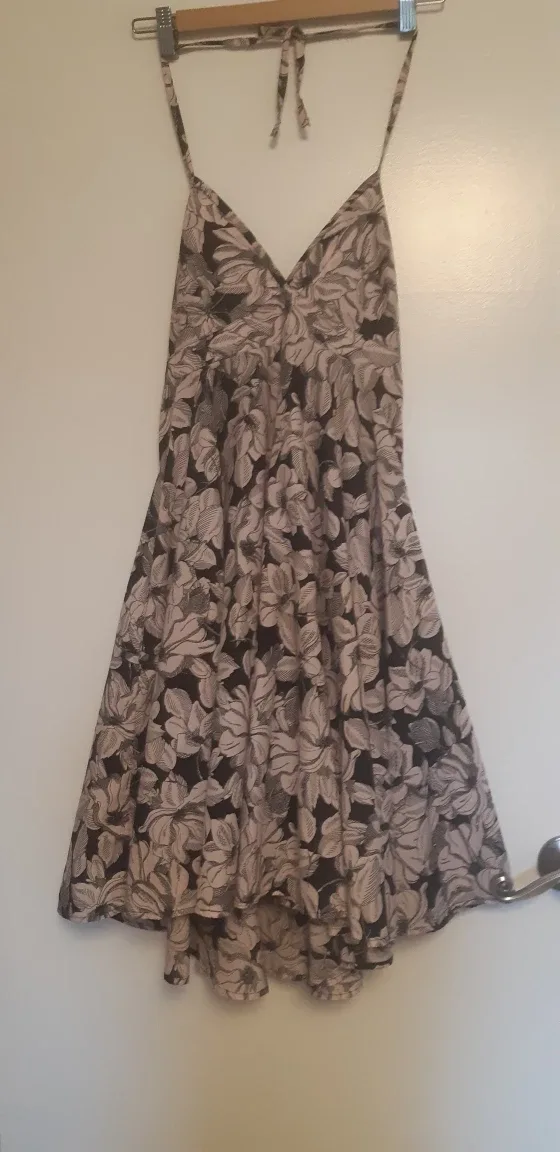 H&M Floral Dress - Size 10 image indicator(6)