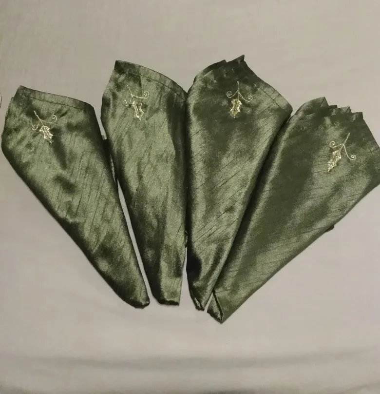 Set of 4 Olive Green Napkins with Embroidery thumbnail
