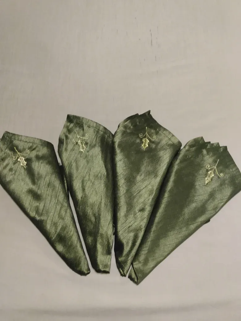 Set of 4 Olive Green Napkins with Embroidery thumbnail