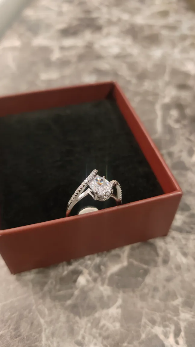 Silver Ring with Cubic Zirconia image indicator(2)