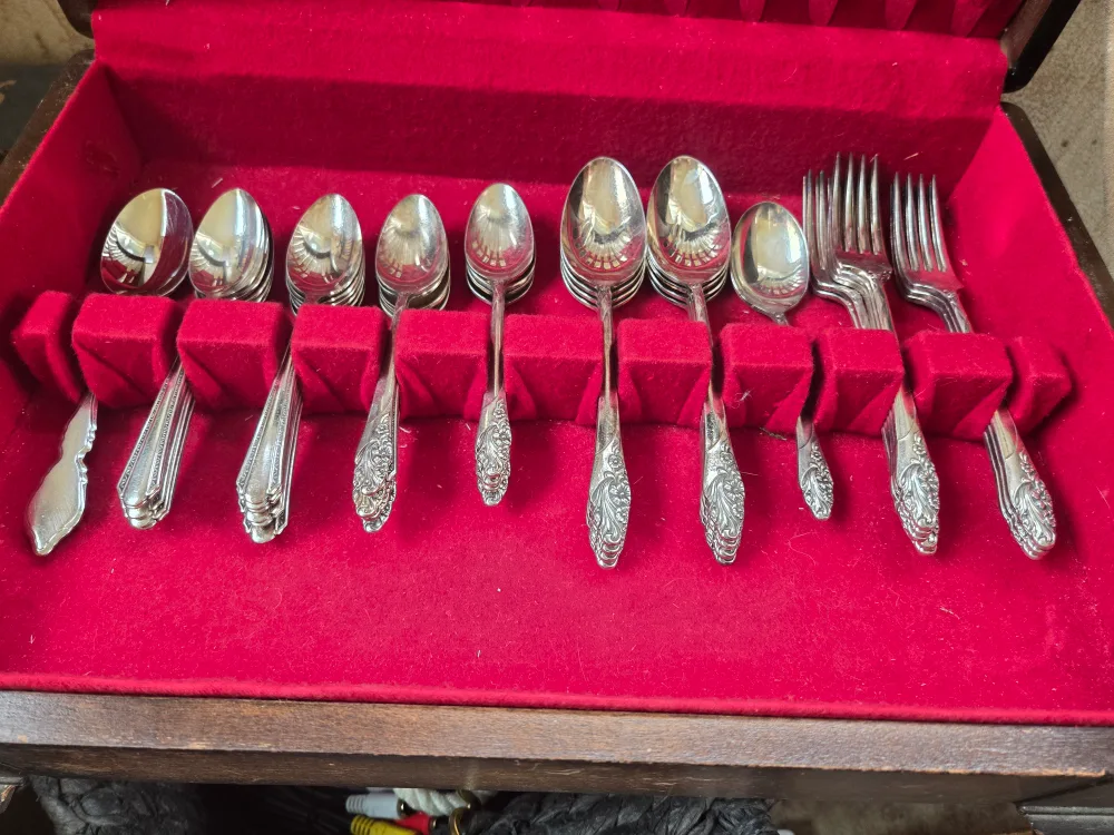 Vintage Silverware Set in Wooden Box image indicator(3)
