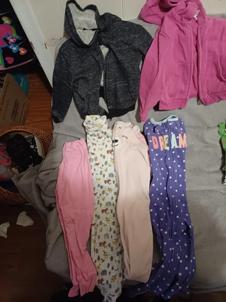 🇨🇦 FREE: Mixed Toddler Girl Clothes Bundle thumbnail
