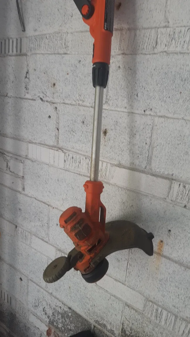 Black+Decker Cordless String Trimmer thumbnail