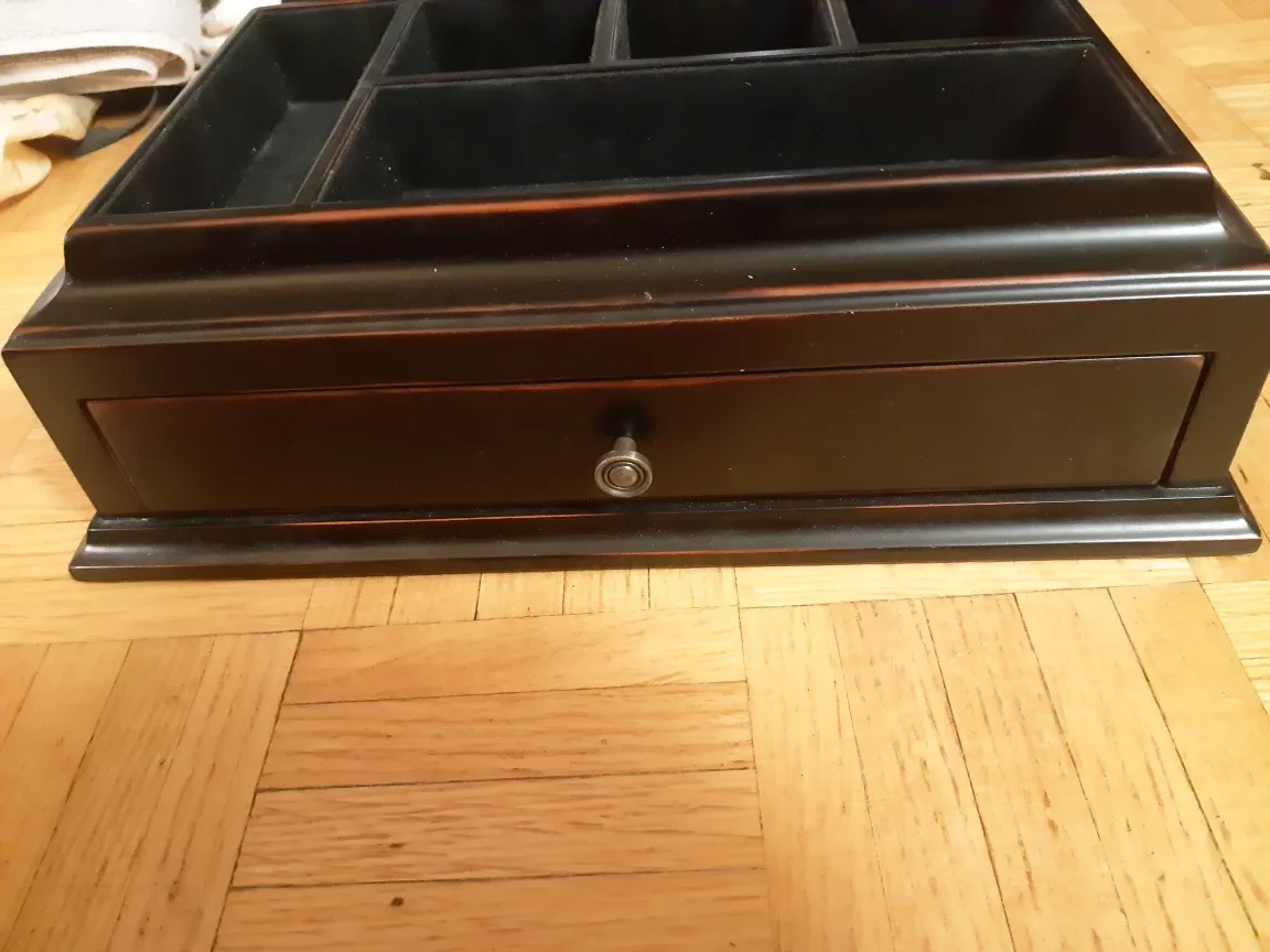 Bombay Co. Mahogany Valet Jewelry Box with Drawer 🇨🇦 image indicator(2)