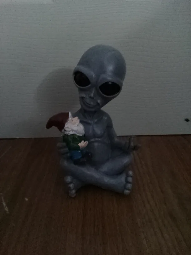Alien Holding Gnome Figurine thumbnail