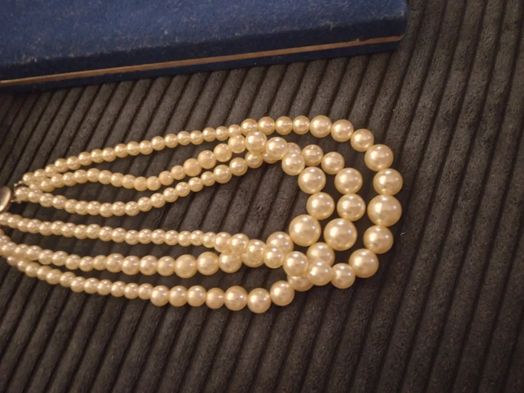 Pearl Necklace thumbnail