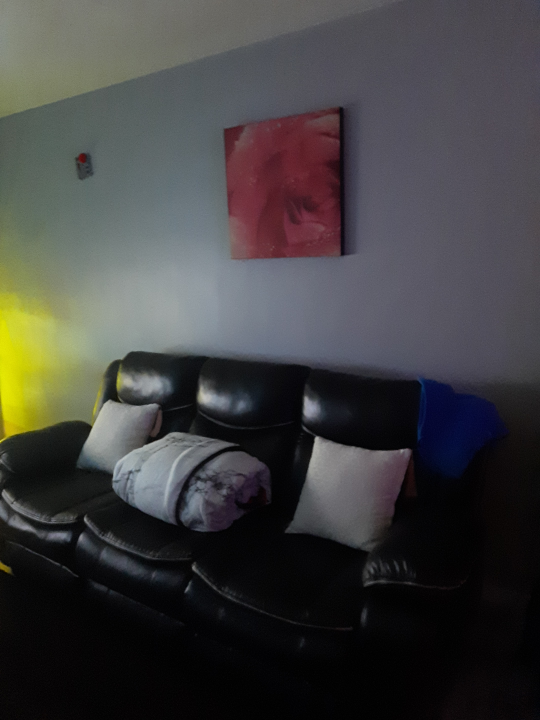 Comfortable leather recliining loveseat set. - photo 2