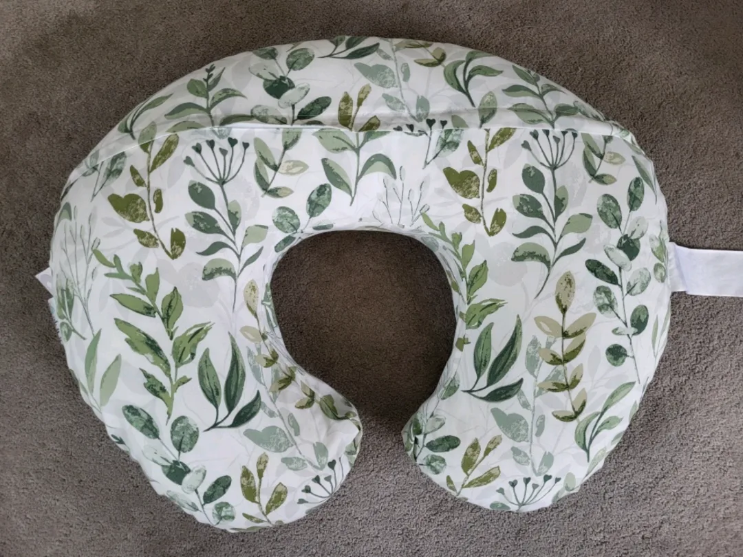 Boppy Nursing Pillow image indicator(2)