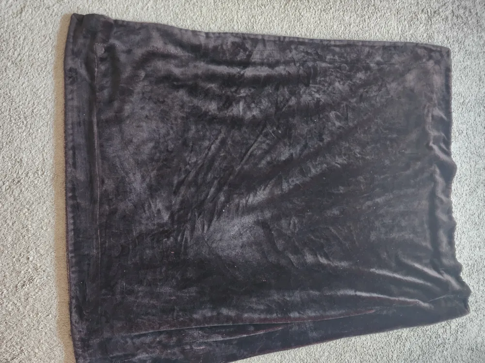 Brown Polyester Throw Blanket thumbnail