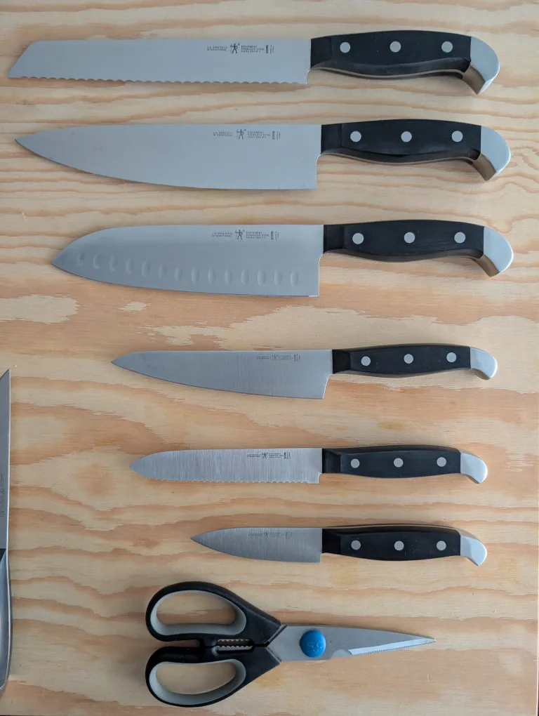 Henckels Statement 14 Piece Self-Sharpening Knife Block image indicator(3)