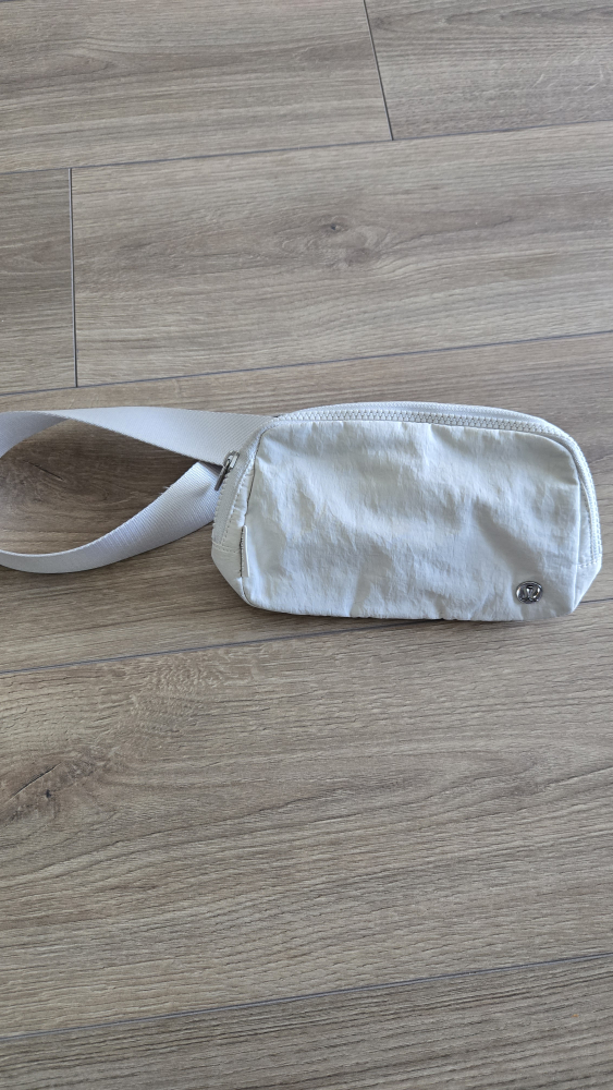 Lululemon Everywhere Belt Bag 1L White Opal