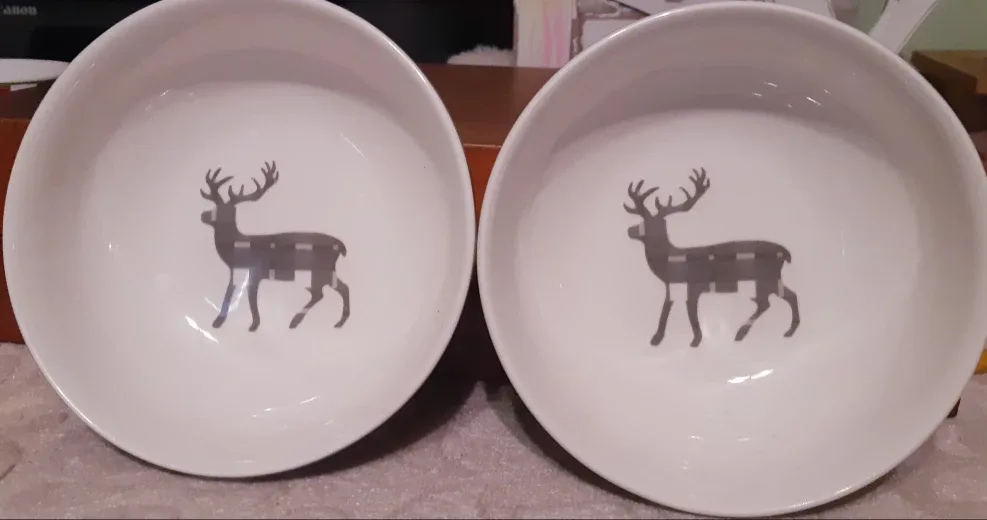 2 Plaid & Deer Design Bowls thumbnail