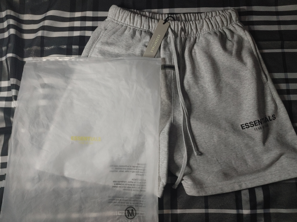 Essentials Fear of God Shorts - Size M