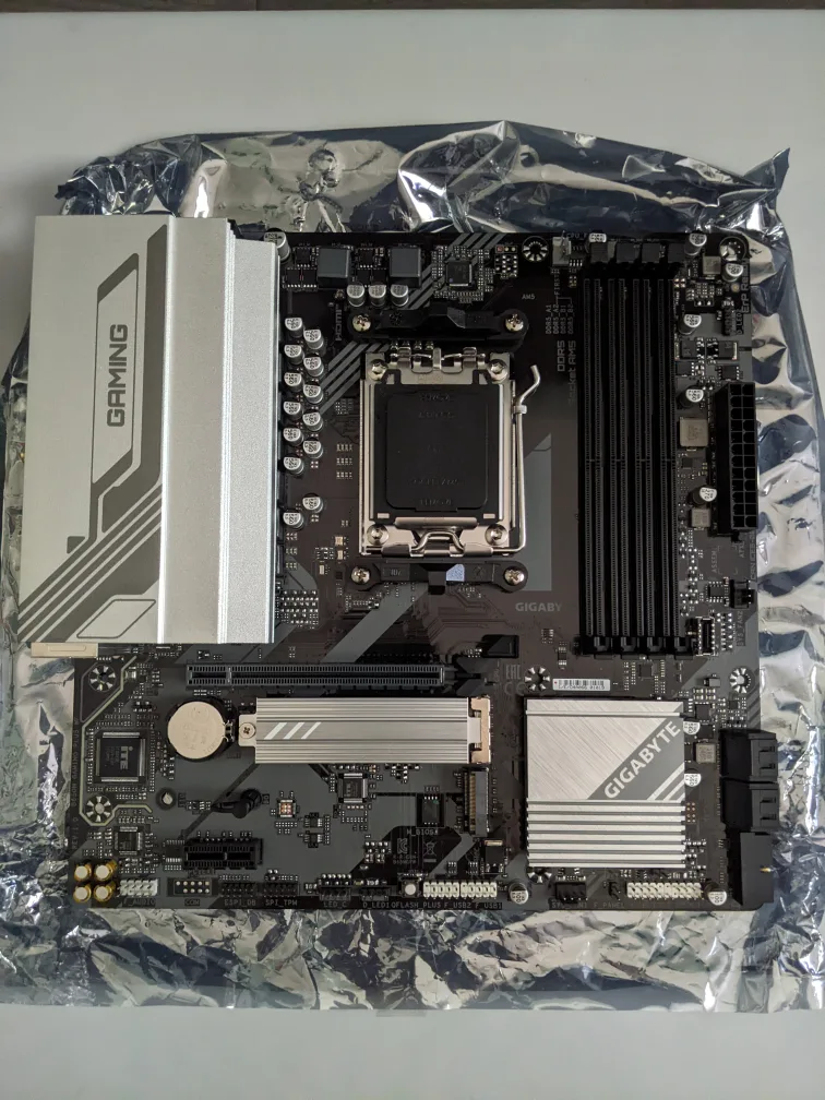 🖥️ Gigabyte B650M Gaming Plus WiFi – AM5 DDR5 Motherboard image indicator(2)