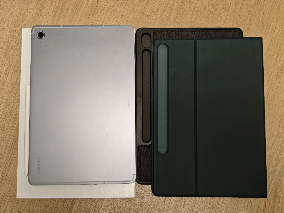 Samsung Galaxy Tab S10 FE 10.5" 256GB w/ multiple accessories image indicator(3)