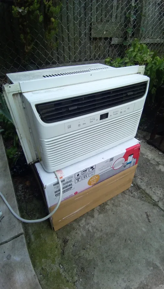 Electrolux Window Air Conditioner FFRE0833U1 thumbnail
