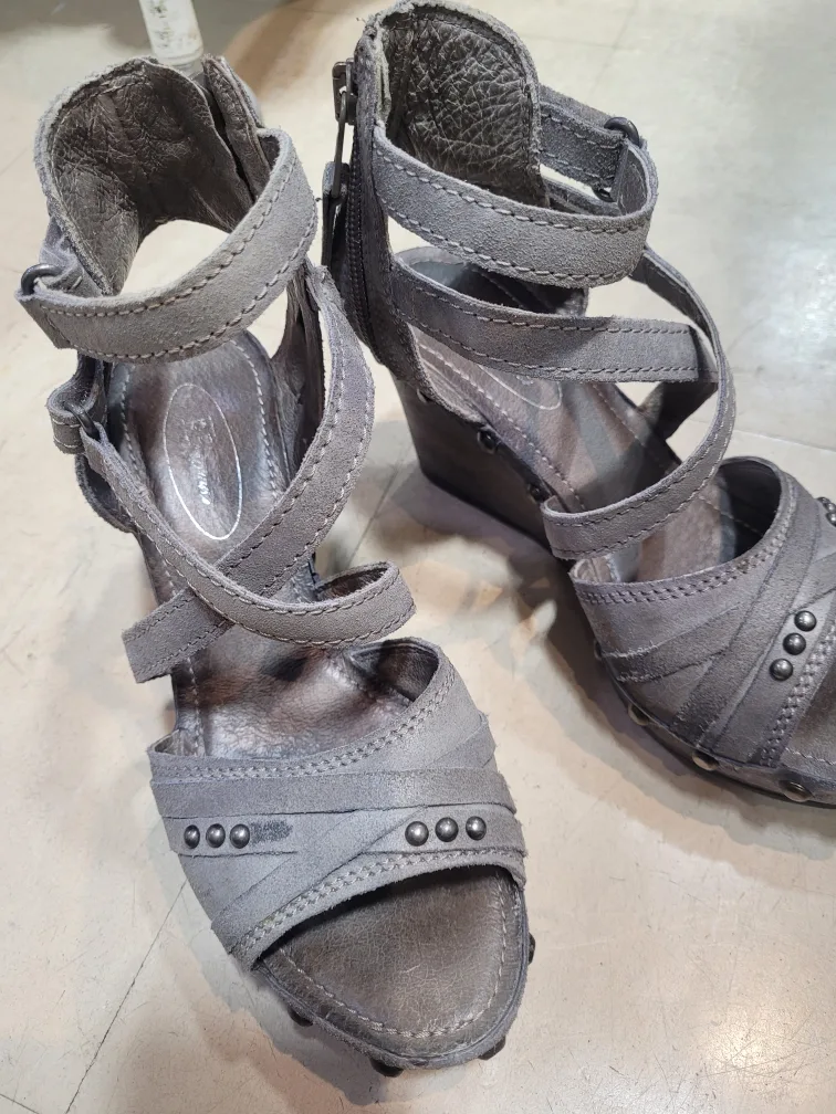 TOMS Grey Wedge Heels, Size 7 image indicator(3)