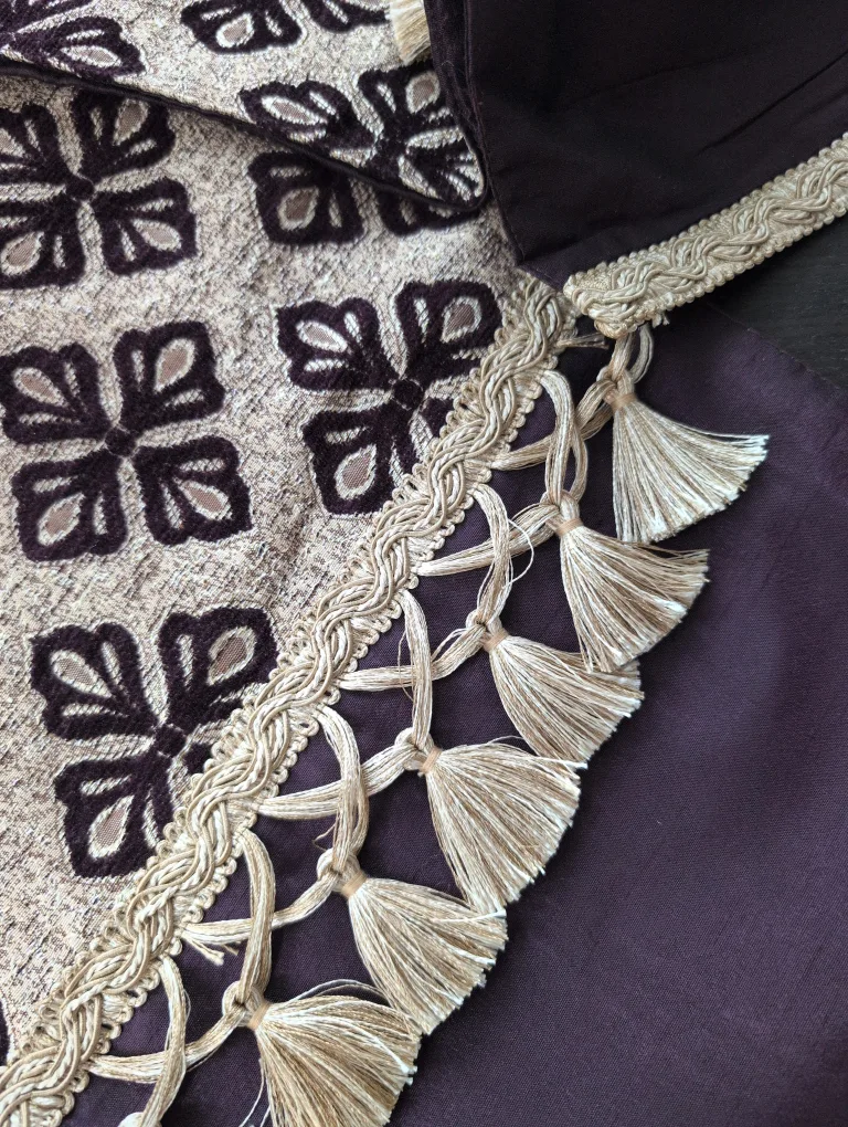 SET - Decorative Purple & Gold Pillows and Table Runner 🇨🇦 image indicator(6)