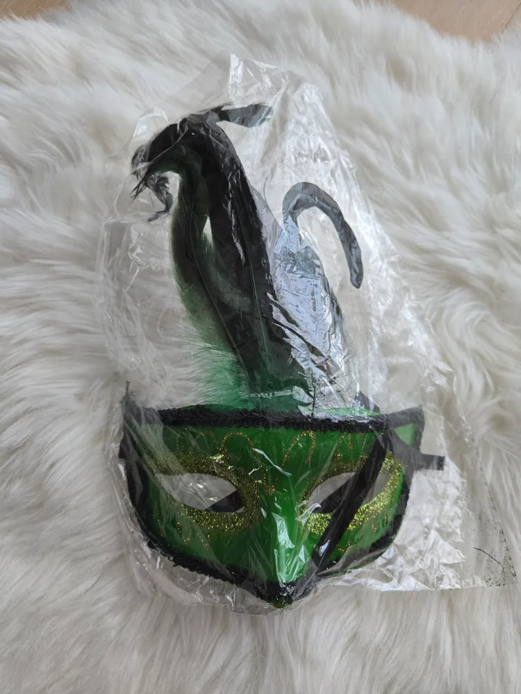 Green Feathered Masquerade Mask - New thumbnail