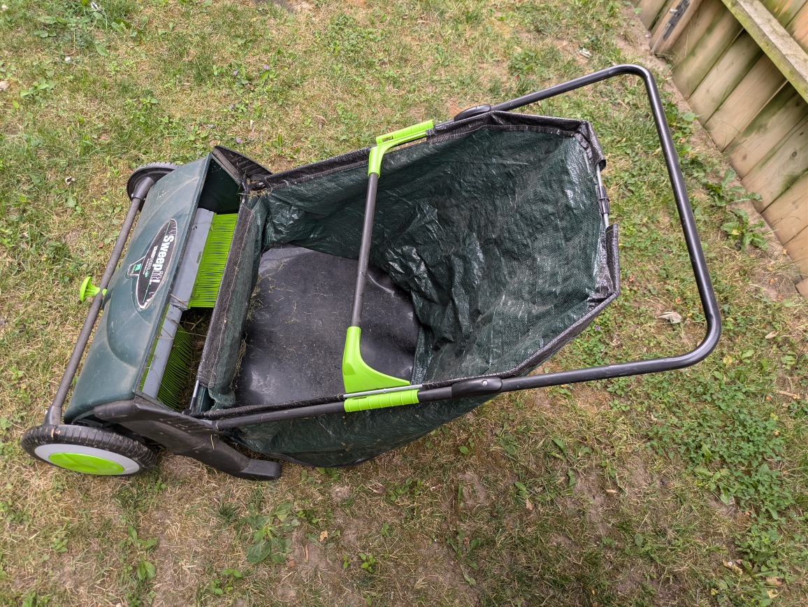 Sweep-It Yard Mate 26" Lawn Sweeper - photo 3