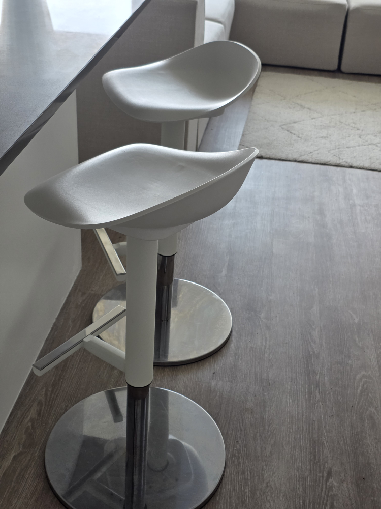 White Bar Stool (×2) - photo 3