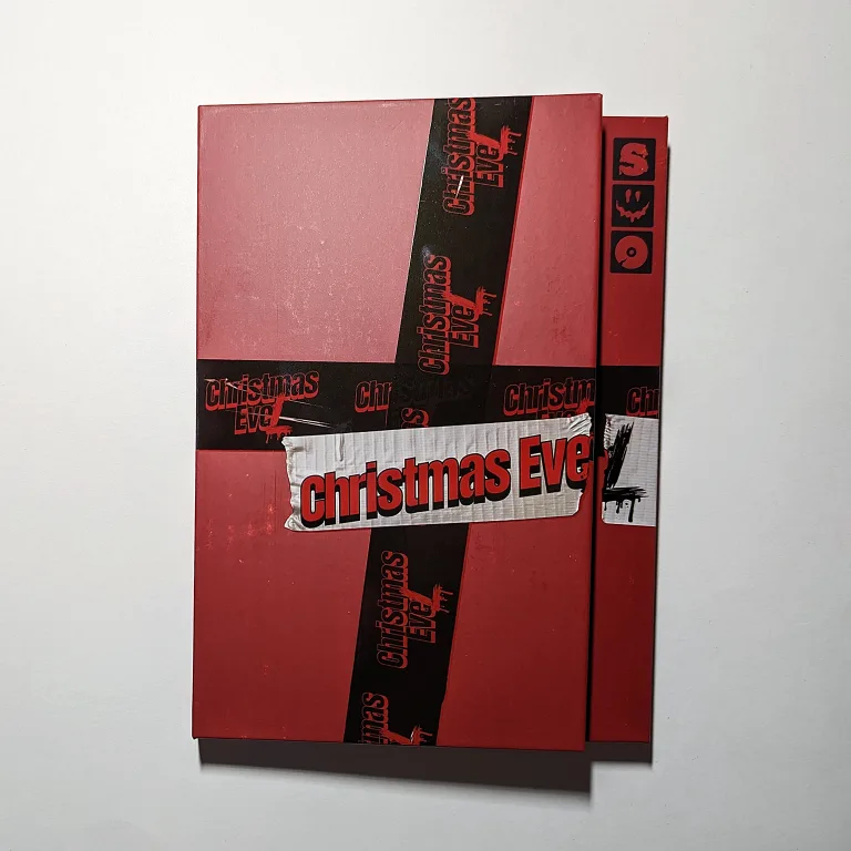 Stray Kids - Christmas EveL thumbnail