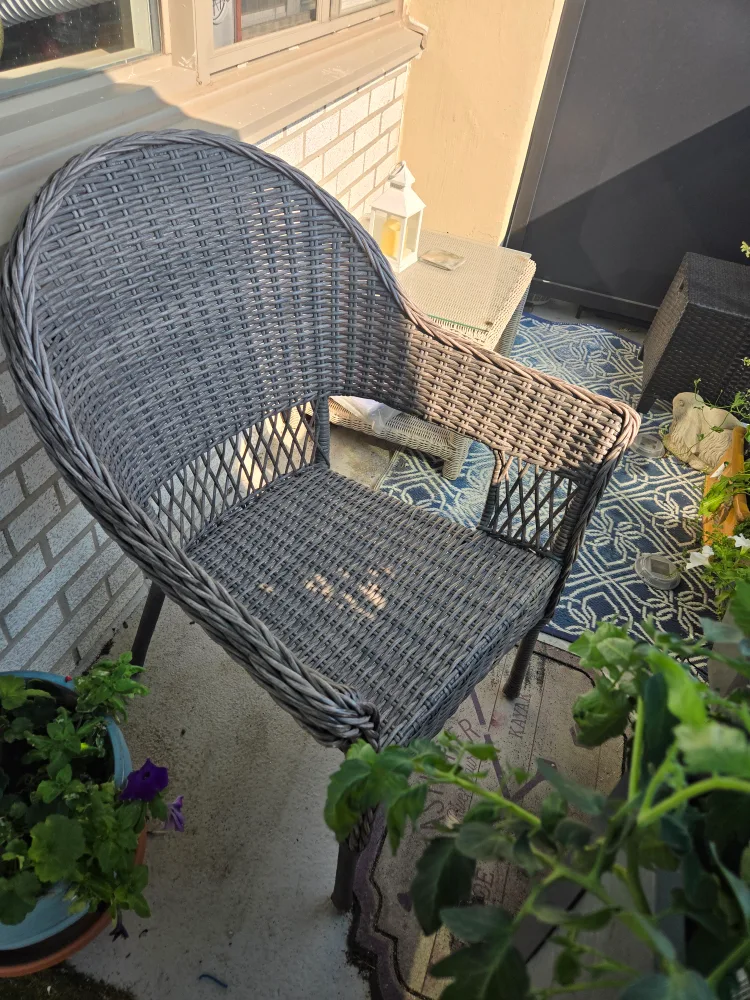 Wicker Outdoor Chair - Great Condition! thumbnail